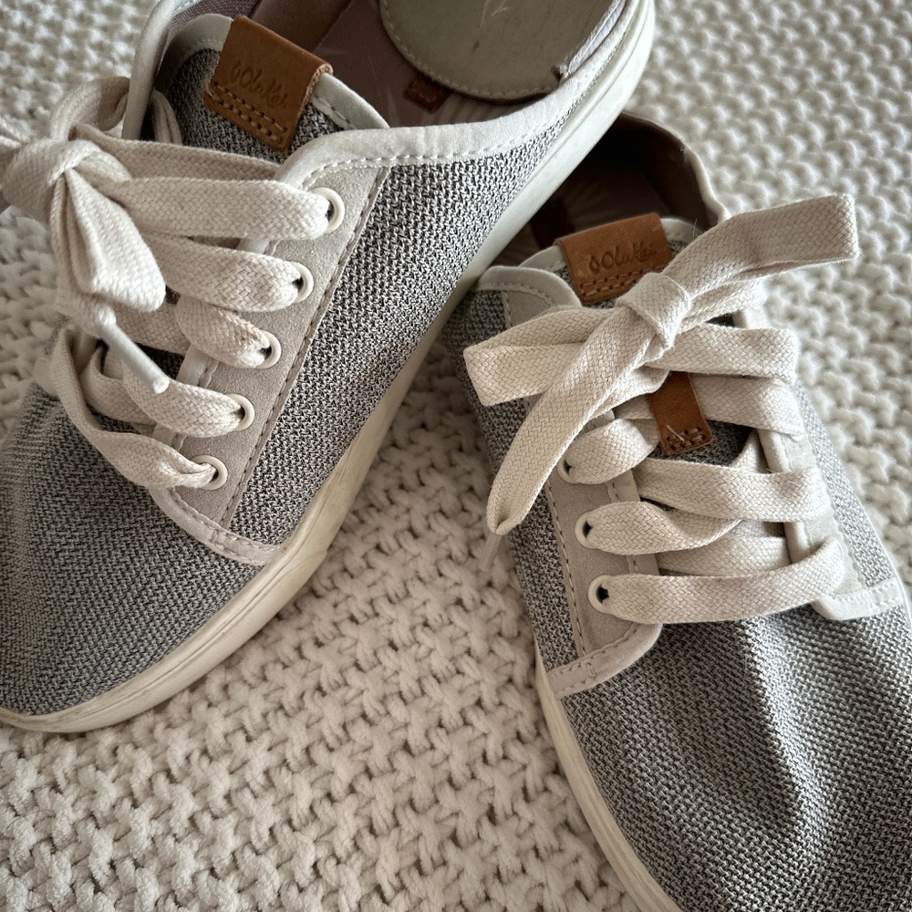 OluKai tennis shoes